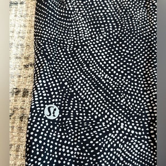 Lululemon Final Lap HR Crop Nulux Size 2 Free Spirit Ice Gray (B14) - Picture 4 of 5